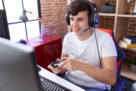 Téléchargez les photos : Non binary man streamer playing video game using joystick at gaming room - en image libre de droit