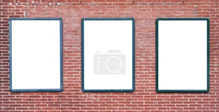 Téléchargez les photos : Bannières vides sur fond de briques isolées - en image libre de droit