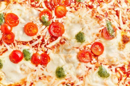 Téléchargez les photos : Délicieuse texture de pizza italienne caprese - en image libre de droit