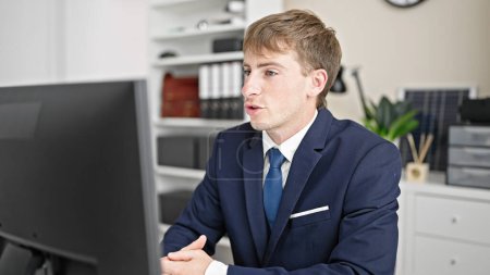 Foto de Young caucasian man business worker having video call at office - Imagen libre de derechos