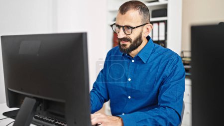 Photo for Young hispanic man business worker using computer working at office - Royalty Free Image