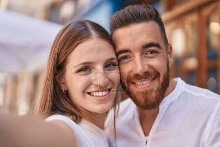 Téléchargez les photos : Man and woman couple smiling confident make selfie by camera at street - en image libre de droit