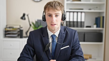 Foto de Young caucasian man business worker having video call at office - Imagen libre de derechos