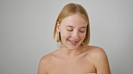 Foto de Young blonde woman smiling confident standing over isolated white background - Imagen libre de derechos