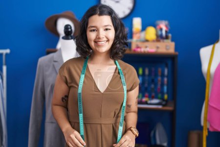 Téléchargez les photos : Young woman tailor smiling confident standing at sewing studio - en image libre de droit