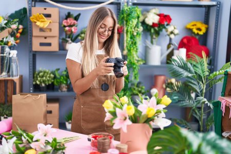 Photo for Young beautiful hispanic woman florist make photo to bouquet of flowes gift at flower shop - Royalty Free Image