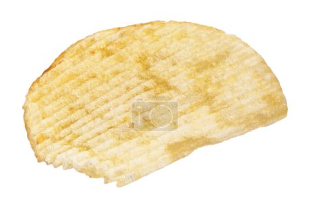 Téléchargez les photos : Un croustillant, croustillant, croustillant, chips brun doré isolé sur un fond blanc. - en image libre de droit