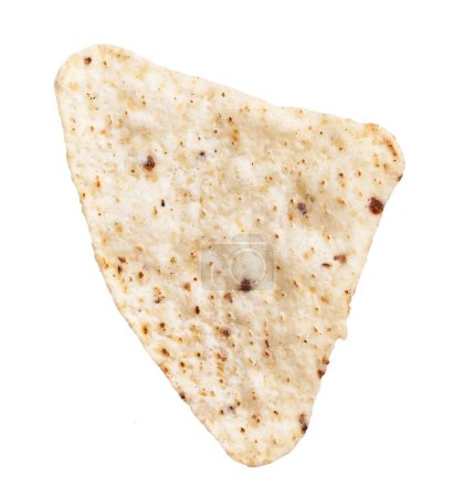 Foto de Primer plano de un solo chip de tortilla aislado sobre un fondo blanco, ideal para conceptos de cocina mexicana. - Imagen libre de derechos