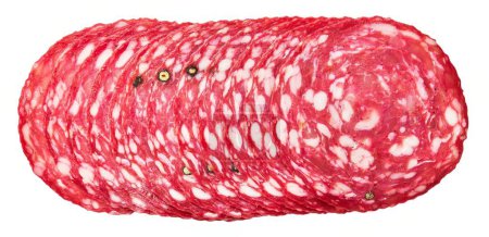 Foto de Rebanada de salami rojo con grasa blanca y granos de pimienta negra sobre un fondo blanco, que representa la cocina italiana. - Imagen libre de derechos