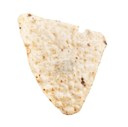 Foto de Primer plano de un solo chip de tortilla aislado sobre un fondo blanco, sugestivo de cocina mexicana y snacks. - Imagen libre de derechos