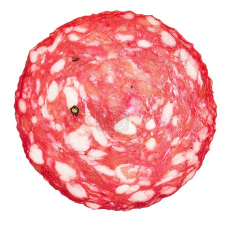 Foto de Primer plano de rebanada de salami rosa aislada sobre fondo blanco - Imagen libre de derechos