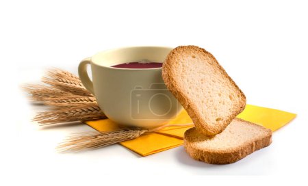 Foto de Concepto de juego de desayuno con café y rebanadas tostadas de pan en toalla de papel amarillo - Imagen libre de derechos