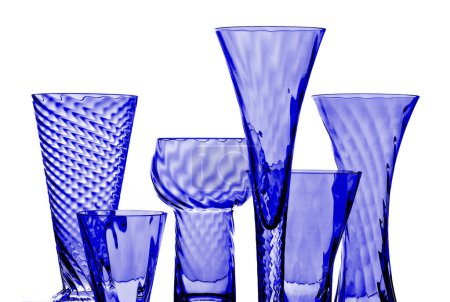 Foto de Gafas azules, varias formas, fondo blanco, objetos relacionados con el hogar - Imagen libre de derechos