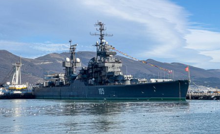 Photo for Novorossiysk, Russia - 01.28.2024: Sea gates, cruiser Mikhail Kutuzov, Black Sea, port, Krasnodar Territory, Novorossiysk - Royalty Free Image