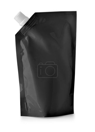 Schwarzes Doy-Pack isoliert auf weißem Hintergrund mit Clipping-Pfad