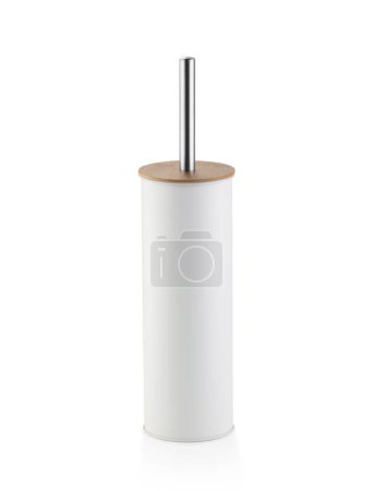 Foto de Cepillo de baño minimalista blanco con mango de metal y tapa de madera para la limpieza del baño con toque de elegancia. Elegante accesorio para el diseño interior moderno, que combina funcionalidad y estética - Imagen libre de derechos