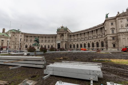 Photo for VIENNA, AUSTRIA - APRIL 16, 2023: Repair before Hofburg, the former principal imperial palace of the Habsburg dynasty. Today official residence and workplace of the president of Austria. - Royalty Free Image