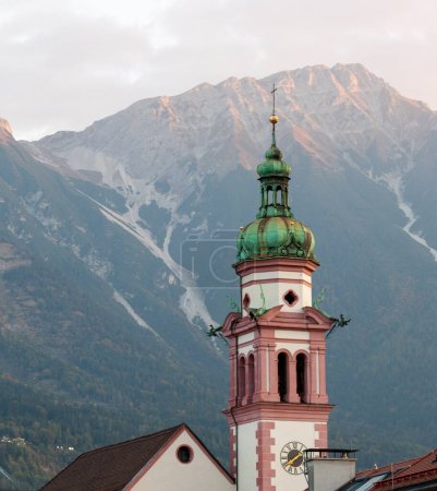 Foto de Austria, Innsbruck, campanario de la iglesia Servitenkirche - Imagen libre de derechos