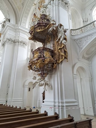 Foto de WEINGARTEN, ALEMANIA - 27 de julio de 2023: Decoración interior de la Basílica de San Martín en Weingarten - Imagen libre de derechos