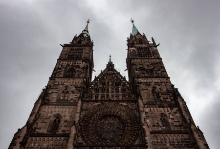 Die atemberaubende St. Lorenz Kirche in der historischen Stadt Nürnberg in Bayern