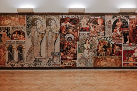 Foto de Prague, Czech - February 2023. Andy Warhol exhibition in Central Gallery. Famous colorful Marilyn Monroe installation. Legend artist, painting, collection. High quality photo - Imagen libre de derechos