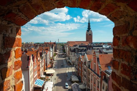 2022-06-25. vieille ville d'Elblag vue de la fenêtre de la tour de Market Gate. Elblag, Pologne