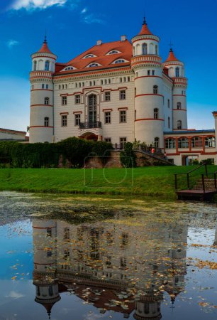 Téléchargez les photos : 2022-08-26 ; bâtiment historique du Palais Voyanov. Wojanow est une ville de Basse-Silésie. Wojanow. Pologne. - en image libre de droit
