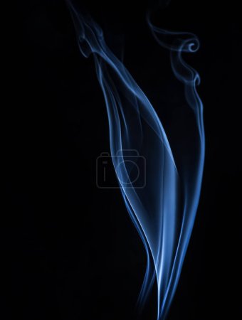 Foto de Abstract Smoke Background. Black and Blue Colors. Slow Motion Effect. Photography. - Imagen libre de derechos