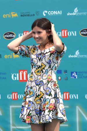 Foto de GIFFONI VALLE PIANA, ITALIA - 20 de julio de 2023: Serena Ionta aka Serepocaiontas en el Giffoni Film Festival 2023 - 20 de julio de 2023 en Giffoni Valle Piana, Italia. - Imagen libre de derechos