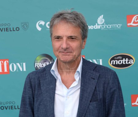 Foto de GIFFONI VALLE PIANA, ITALIA - 21 de julio de 2023: Felice Casucci en el Giffoni Film Festival 2023 - 21 de julio de 2023 en Giffoni Valle Piana, Italia. - Imagen libre de derechos