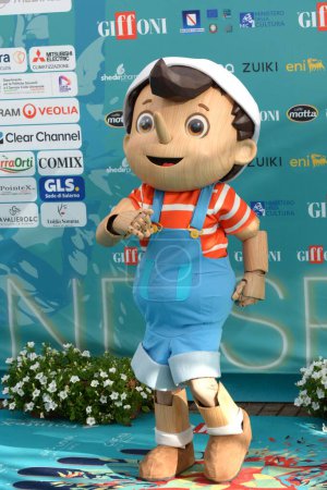 Téléchargez les photos : GIFFONI VALLE PIANA, ITALIE - 23 juillet 2023 : Pinocchio et ses amis au Giffoni Film Festival 2023 - le 23 juillet 2023 à Giffoni Valle Piana, Italie. - en image libre de droit