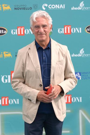 Foto de GIFFONI VALLE PIANA, ITALIA - 25 de julio de 2023: Vincenzo Napoli en el Giffoni Film Festival 2023 - 25 de julio de 2023 en Giffoni Valle Piana, Italia. - Imagen libre de derechos