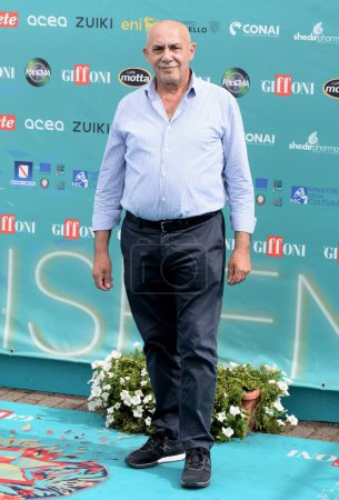 Téléchargez les photos : GIFFONI VALLE PIANA, ITALIE - 26 juillet 2023 : Gennaro Velardo au Giffoni Film Festival 2023 - 26 juillet 2023 à Giffoni Valle Piana, Italie. - en image libre de droit