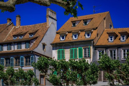 Téléchargez les photos : Maisons à colombages traditionnelles ornées avec des toits escarpés dans la vieille ville de Grande Ile, le centre historique de Strasbourg, Alsace, France - en image libre de droit