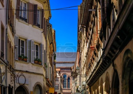 Téléchargez les photos : Maisons à colombages traditionnelles ornées dans le Carre d'Or, le centre historique de Strasbourg, Alsace, France - en image libre de droit