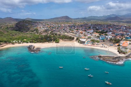 Téléchargez les photos : Vue aérienne de la plage de Tarrafal, île de Santiago, Cap-Vert - Cabo Verde - en image libre de droit