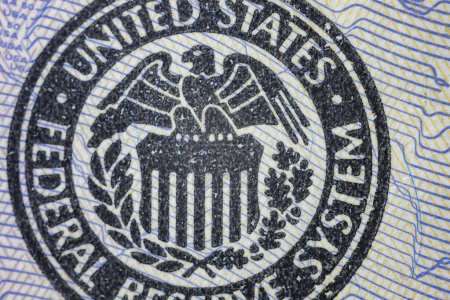 Amerikanischer Adler aus dem Wappen der Vereinigten Staaten auf einem Ein-Dollar-Schein.