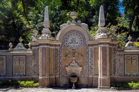 Foto de Hermosos detalles de primer plano en Quinta da Regaleira, un parque y palacio jardín construido a finales de la década de 1800 situado en Sintra, Portugal. - Imagen libre de derechos