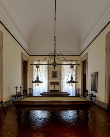 Foto de MAFRA, PORTUGAL - 29 DE JUNIO DE 2022: Vista de una antigua sala de juegos ubicada en el convento de Mafra, Portugal. - Imagen libre de derechos