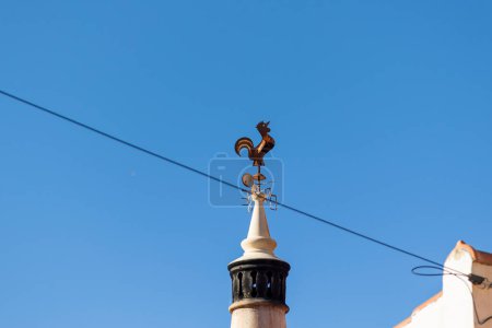 Foto de Close view of metal Cock rooster on top of chimney for wind direction. - Imagen libre de derechos