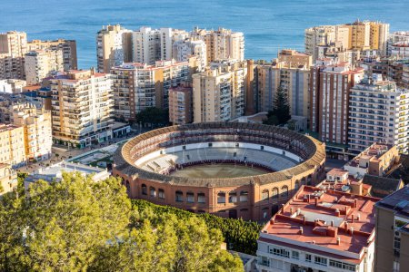 Foto de Vista aérea panorámica de la plaza de toros en Málaga, España. - Imagen libre de derechos