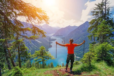 Téléchargez les photos : Hiker in the Alps. Backpacker tourist hiking at Lake. Alps, Bavaria, Germany - en image libre de droit