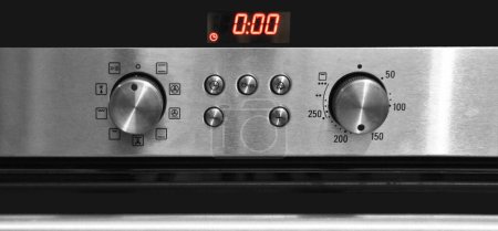 Foto de Cocina moderna tiene un horno y el panel de control, panel de control del horno - Imagen libre de derechos