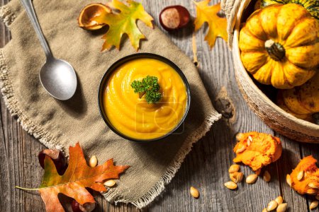 Téléchargez les photos : Fresh delicioud pumpkin soup in autumn - en image libre de droit