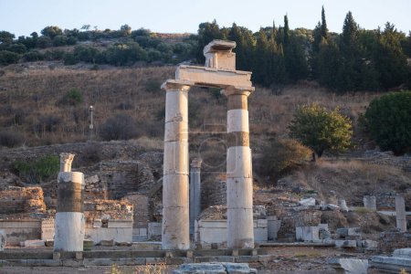Gebäude in der antiken Stadt Ephesos, antike Gebäude. Historische Orte. Hochwertiges Foto