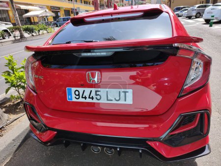 Photo for SANTA URSULA, SPAIN - JULY 30, 2023: Red Honda Civic parked on a street. The eleventh-generation Civic is equipped with Honda's Full Hybrid e:HEV technology that runs on quiet electric power - Royalty Free Image