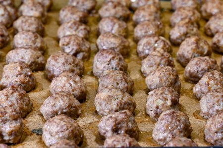 Foto de Lots of meat balls cooked in owen Sweden december 22 2022 - Imagen libre de derechos