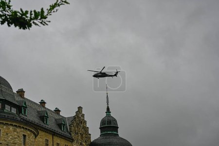 Foto de Sikorsky UH 60 Black Hawk en el cielo gris Orebro Suecia agosto 9 2023 - Imagen libre de derechos
