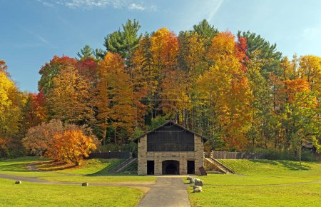 CCC-Gebäude in den Herbstfarben des Cuyahoga Valley Nationalparks in Ohio