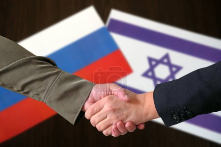 Téléchargez les photos : Poignée de main dans le contexte de la Russie et Israël, amitié et partenariat de deux pays concept, gros plan - en image libre de droit